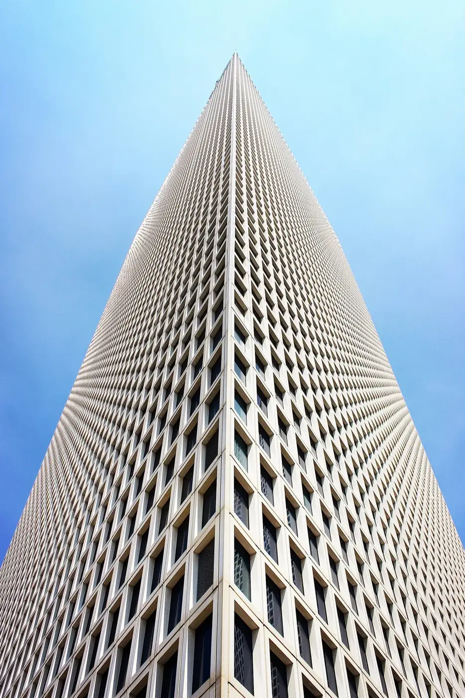 Silent Monument — ruhige, monumentale Architektur: Branding und Kampagne für eine Premium-Immobilienmarke von KARL STUDIOS